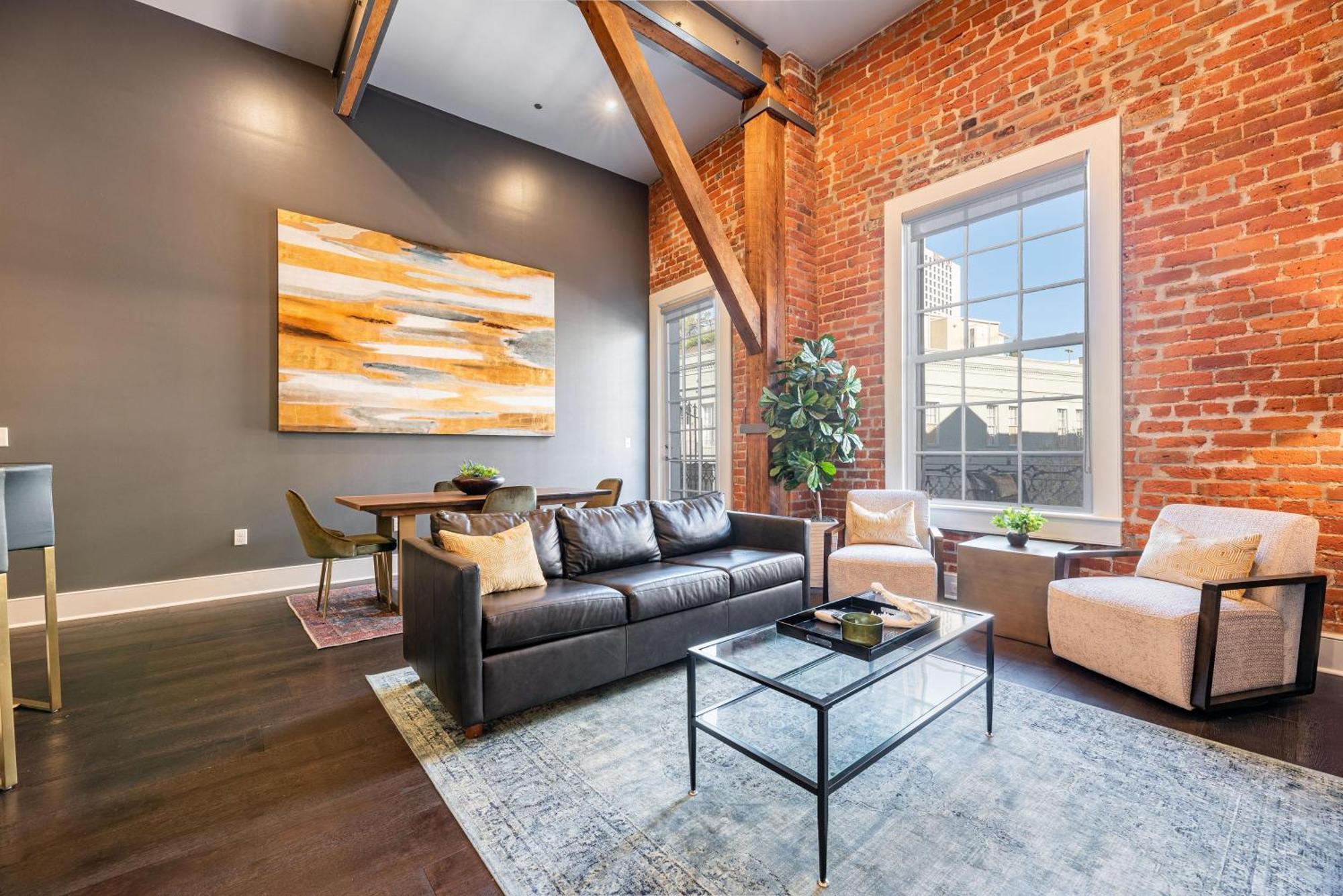 The Iris Apartment